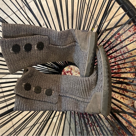 Uggs size 8 - Picture 4 of 13